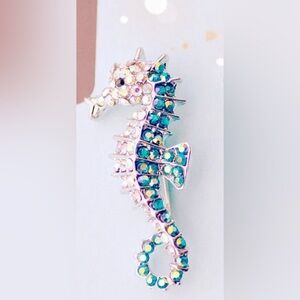 BRILLIANT BLUE RHINESTONE SEAHORSE BROOCH PIN
New